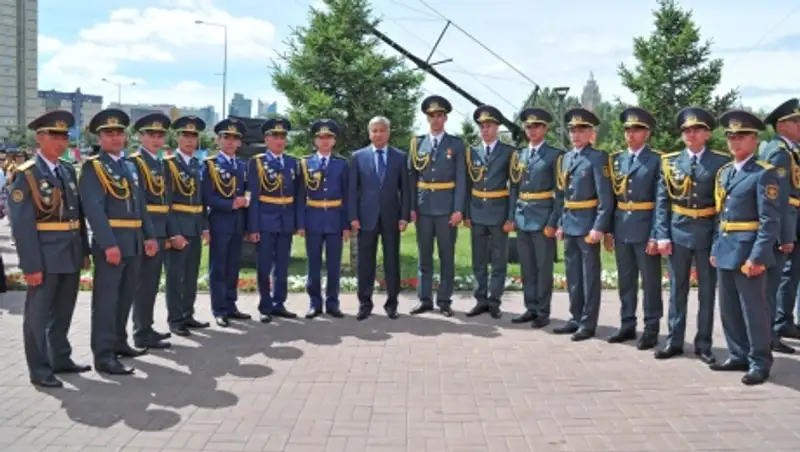 Выпускники-отличники военных институтов получили офицерские погоны