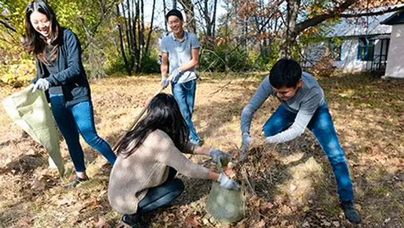 240 тысяч алматинцев 10 октября вышли на субботник