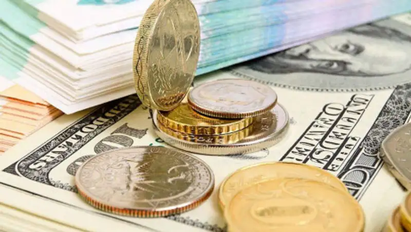 Курс доллара немного снизился