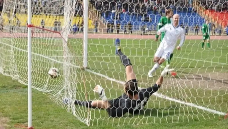 В чемпионате страны по футболу среди команд премьер-лиги сыгран 12-й тур