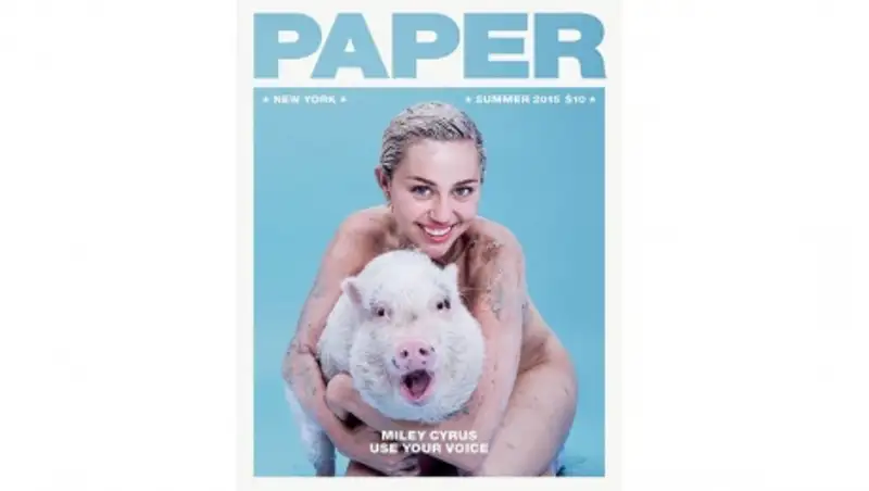 Майли Сайрус снялась в грязи и со свиньей