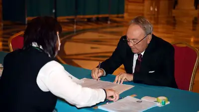 Нурсултан Назарбаев проголосовал на выборах, фото - Новости Zakon.kz от 20.11.2022 11:35