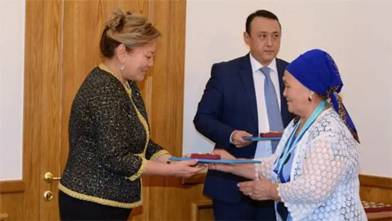 Ко Дню города 100 алматинских семей получили ключи от квартир