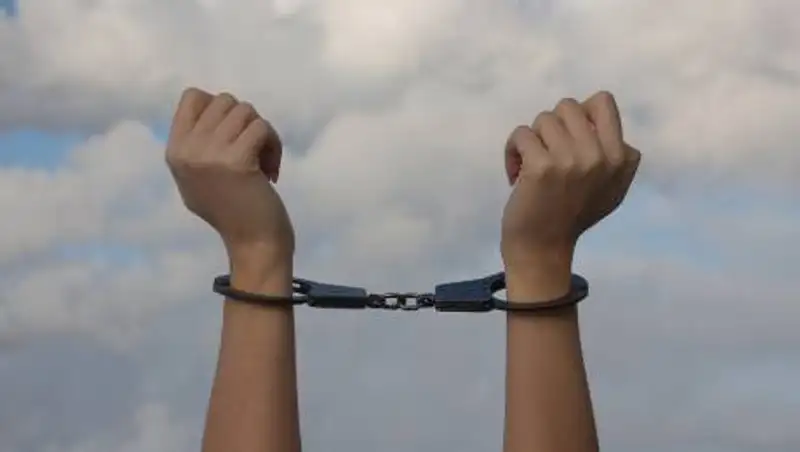 Посетительнице кафе в Караганде сломали челюсть