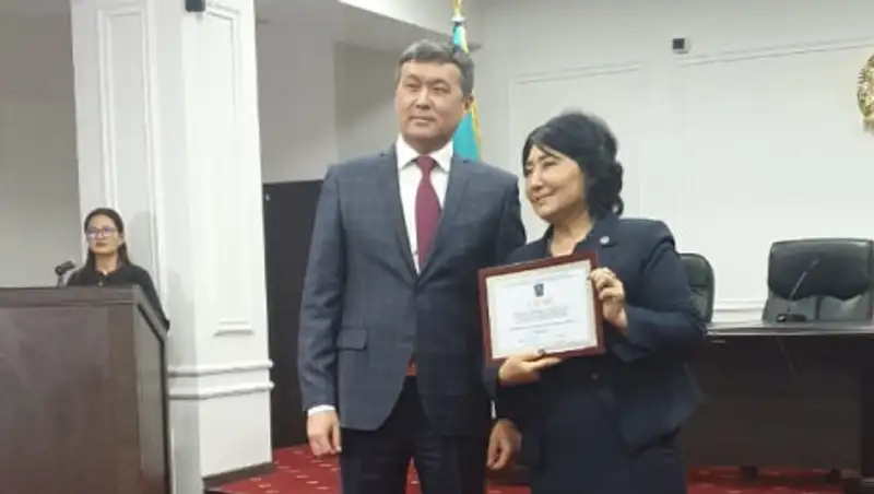 В Антикоррупционной службе Алматы наградили журналистов