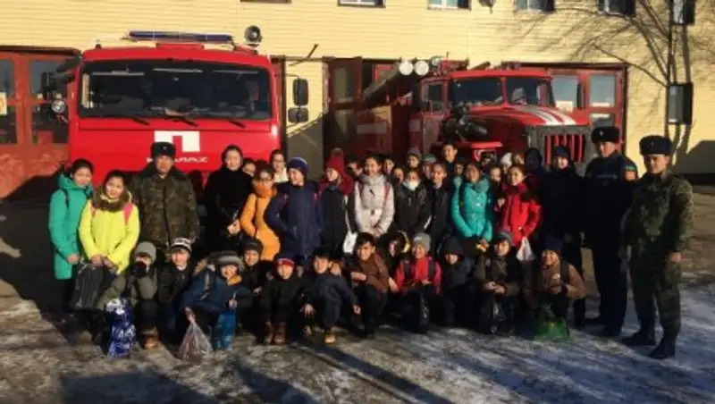 Пожарные Атырауской области рассказали школьникам о своей работе
