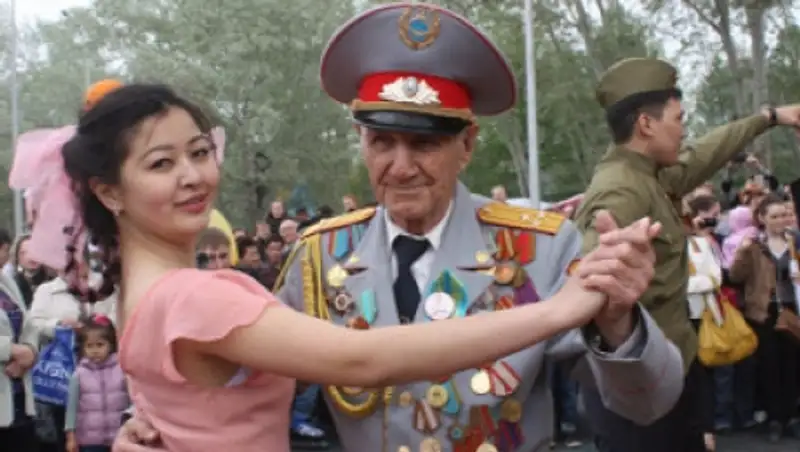 Акцию «Вальс Победы» провели в Караганде