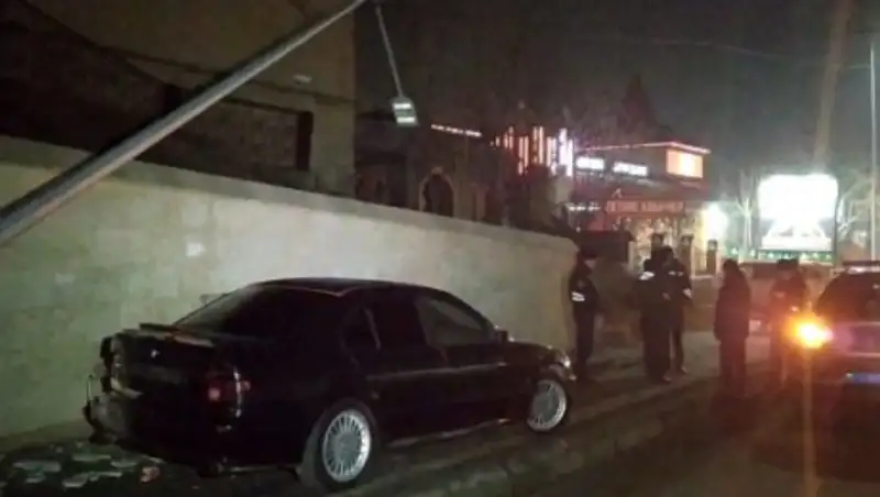 В Шымкенте несовершеннолетний автомойщик угнал "BMW" и разбил