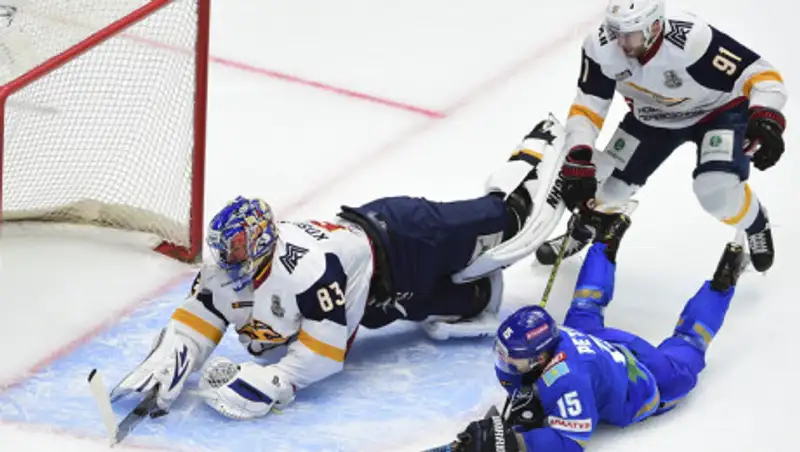 "Барыс" потерпел разгромное поражение во втором матчей плей-офф КХЛ