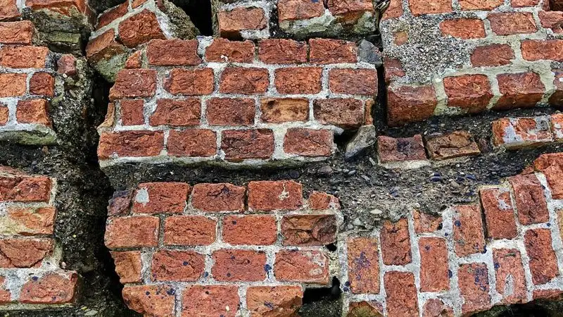 Сильное землетрясение в Индонезии унесло жизни десятков человек