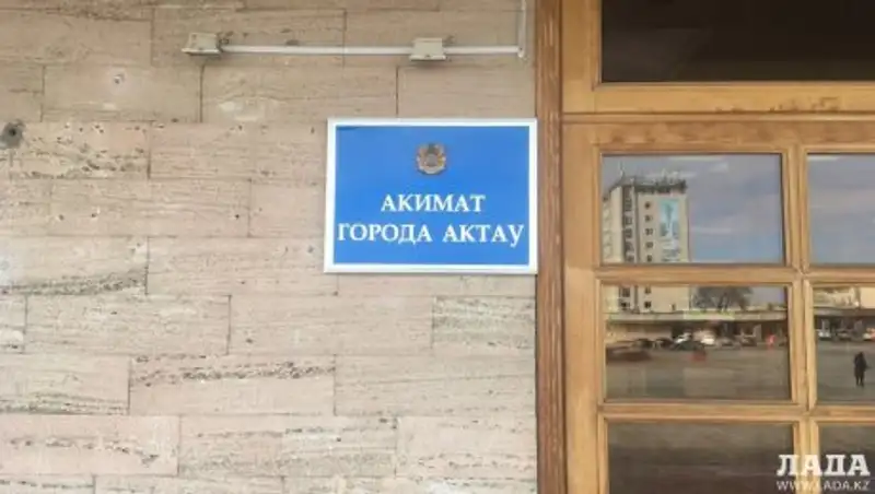 В акиматах Актау и Мангистау сняли ранее написанные на латинице вывески