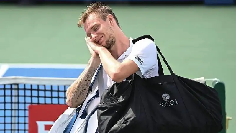 Теннисист Александр Бублик совершил больше всех двойных ошибок в сезоне-2021