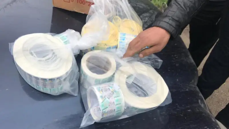20 тысяч поддельных акцизных марок на алкоголь изъяли в Алматинской области