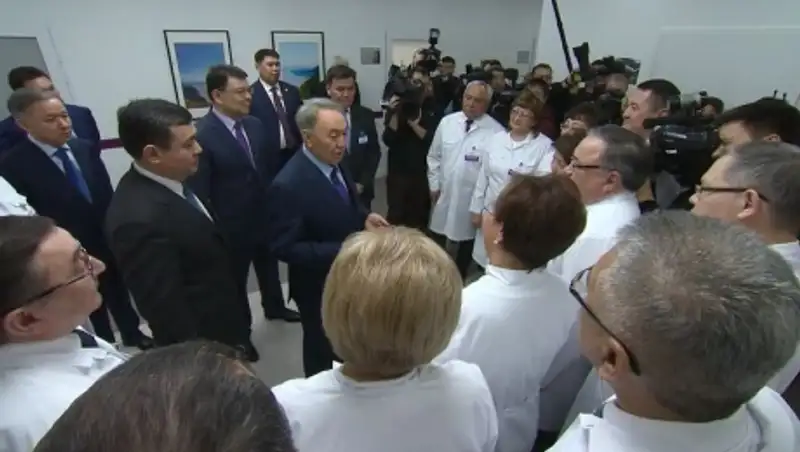 Назарбаев рассказал анекдот о врачах