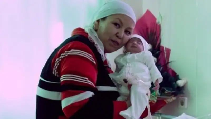 Жительница Мангистау родила тройню вместо ожидаемой двойни