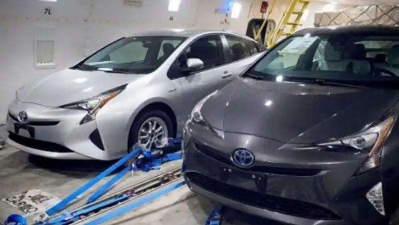 Toyota Prius: гибрид открыл лицо