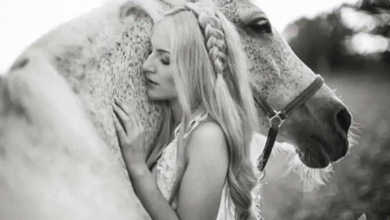 Пронзительные женские портреты от Флориана Вейлера