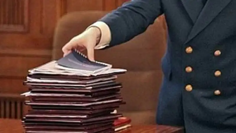 В Мангыстауской области мужчина вымогал деньги у матери с помощью лже-полицейского