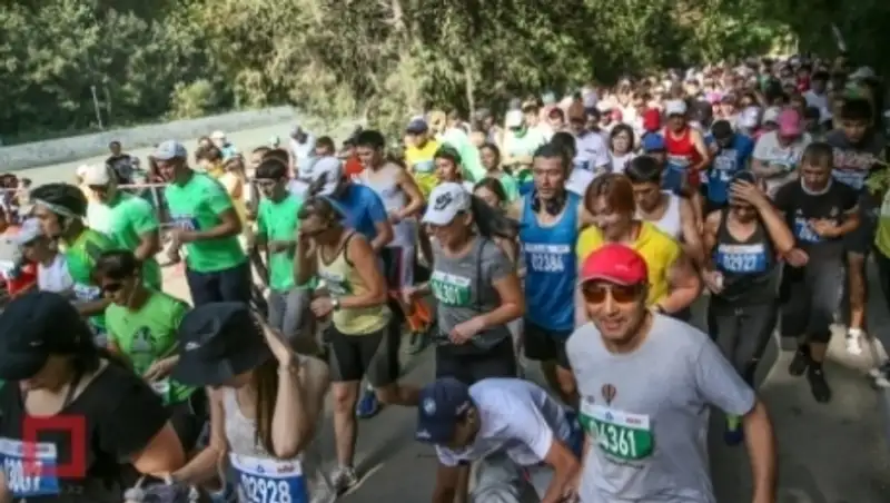 Алматинцы вышли на массовый забег