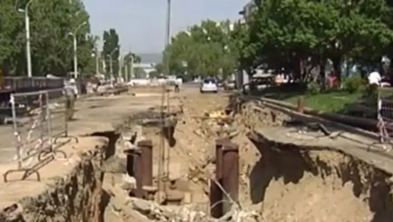 20 км изношенных труб заменят в Алматы до конца лета