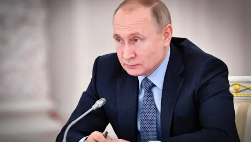 Путин перенес голосование по поправкам в Конституцию