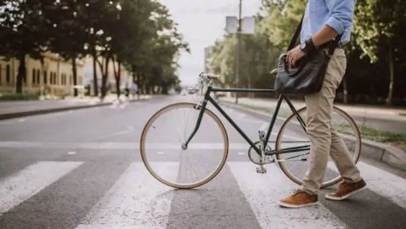 У пенсионера отобрали велосипед на улице в Темиртау