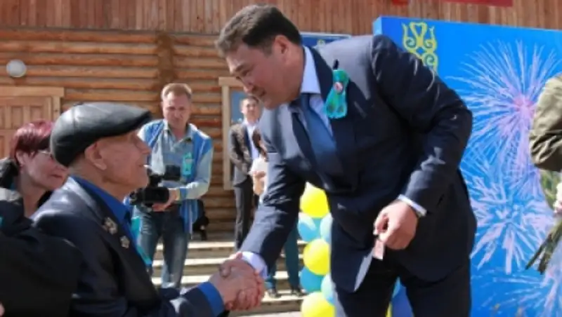 В Павлодаре семь ветеранов войны получили ключи от квартир