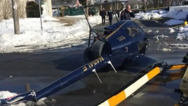 Вертолет рухнул на дорогу в Нью-Йорке