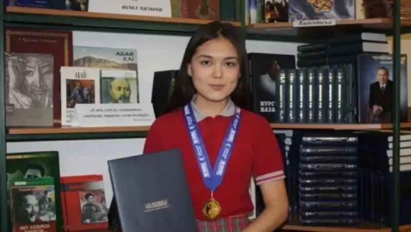 Казахстанская школьница получила высшую награду на конкурсе ученых в Корее