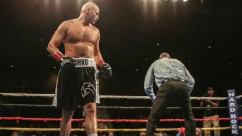 Супертяж Дычко поднялся в рейтинге после нокаута над соперником