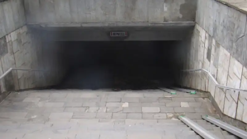 В Алматы в подземном переходе изнасиловали девушку