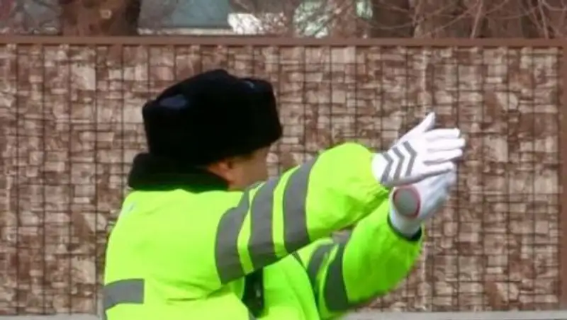 Белые перчатки и светоотражающие нарукавники заменят жезлы дорожным полицейским