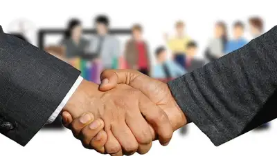 рукопожатие, фото - Новости Zakon.kz от 23.11.2021 10:36