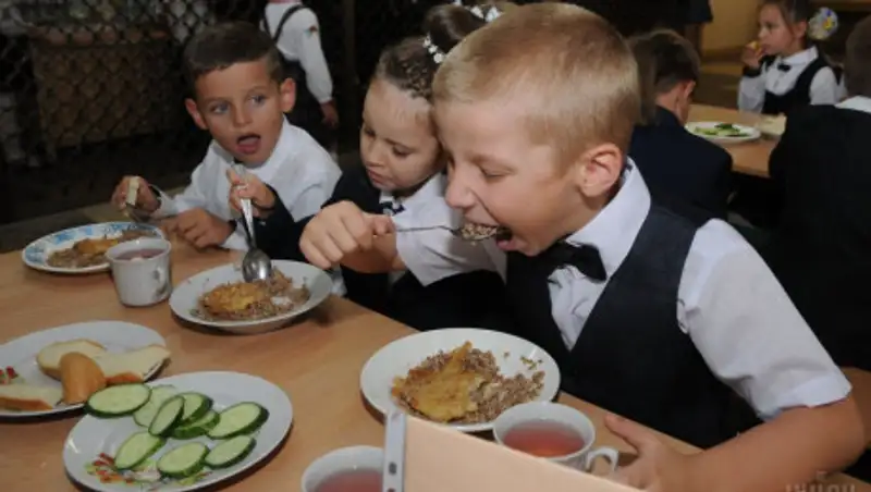 Массовое отравление произошло в школьной столовой в Риддере