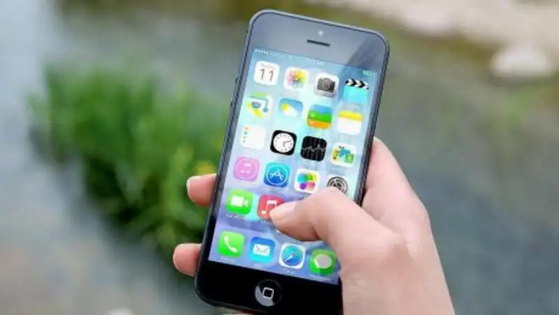 Apple потеряет миллиарды долларов после скандала со старыми iPhone