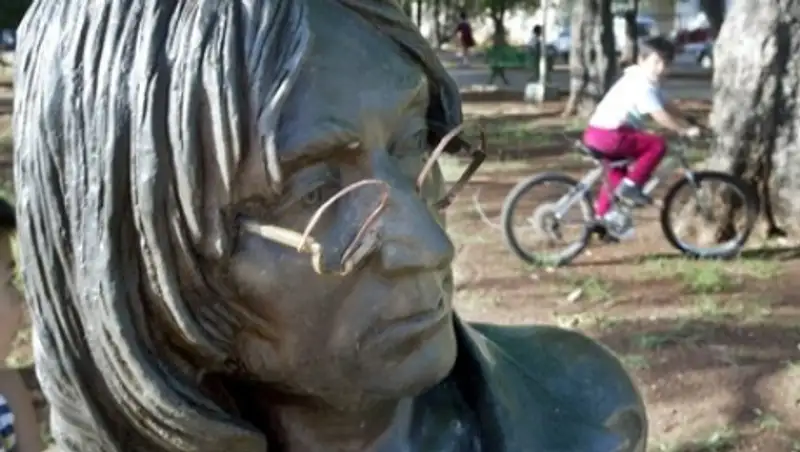 Пропавшая гитара Леннона продана за 2,4 миллиона долларов