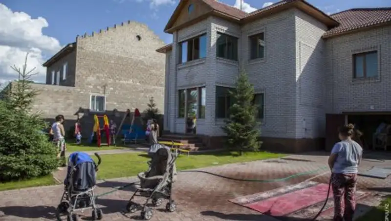 Мальчик из ЮКО находится в Доме мамы в Астане