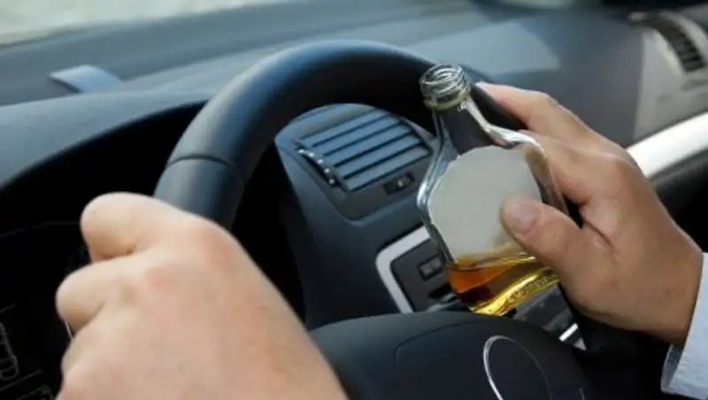 Экс-полицейского, севшего за руль пьяным, лишили прав в Аксу