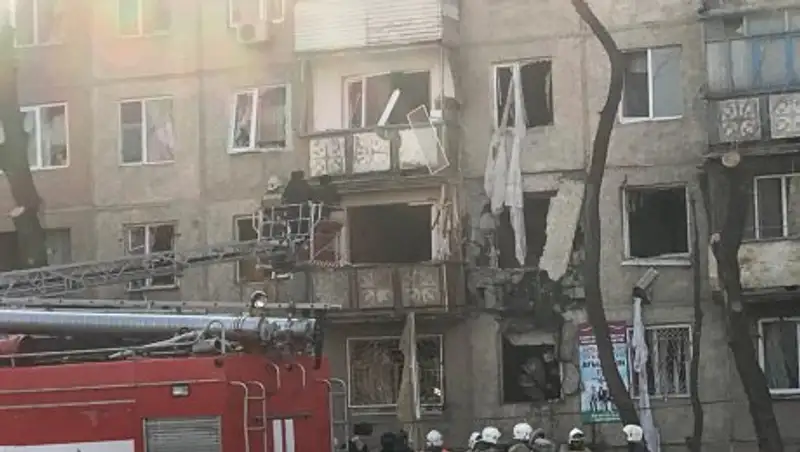 Фото и видео с места взрыва в жилом доме в Таразе