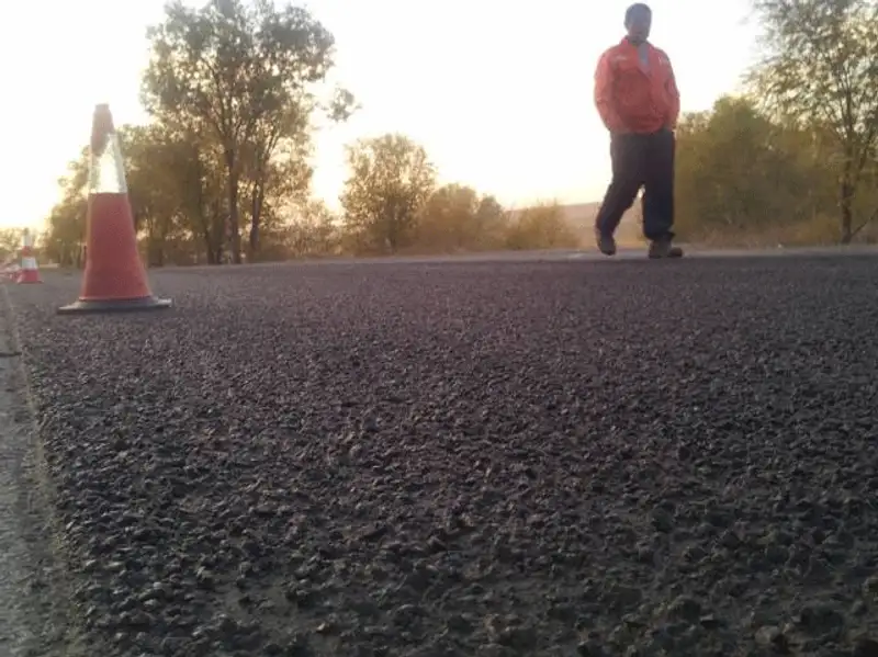 В Казахстане пробуют делать дороги по технологии «микросюрфейсинг» (фото) В Казахстане пробуют делать дороги по технологии «микросюрфейсинг» (фото), фото - Новости Zakon.kz от 23.10.2013 01:11