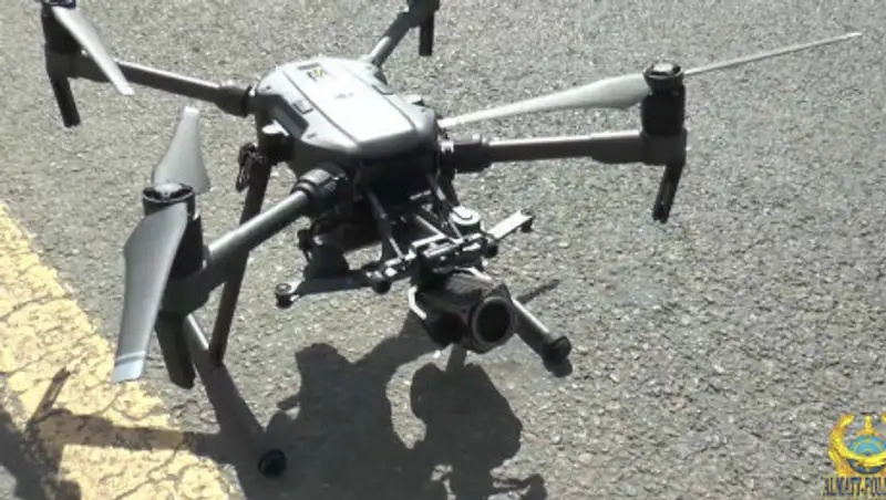 Алматинские полицейские патрулируют улицы города с помощью дронов