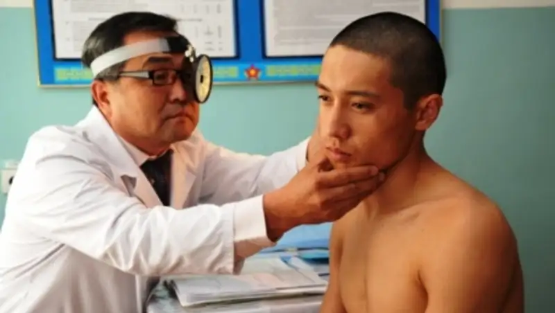 Около 100 тысяч казахстанцев припишут к призывным участкам