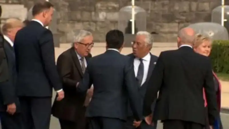 Глава Еврокомиссии явился на саммит НАТО пьяным?