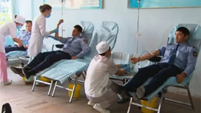 Сдавать кровь для раненых в Актобе приходят даже аксакалы