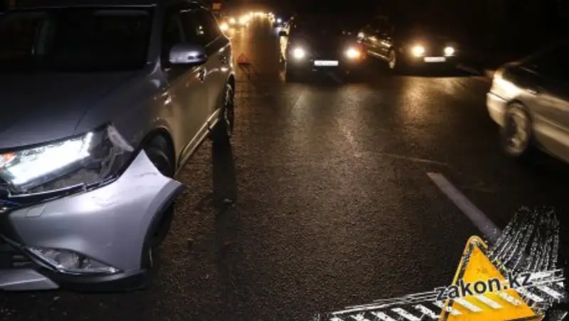 В Алматы внедорожник сбил женщину