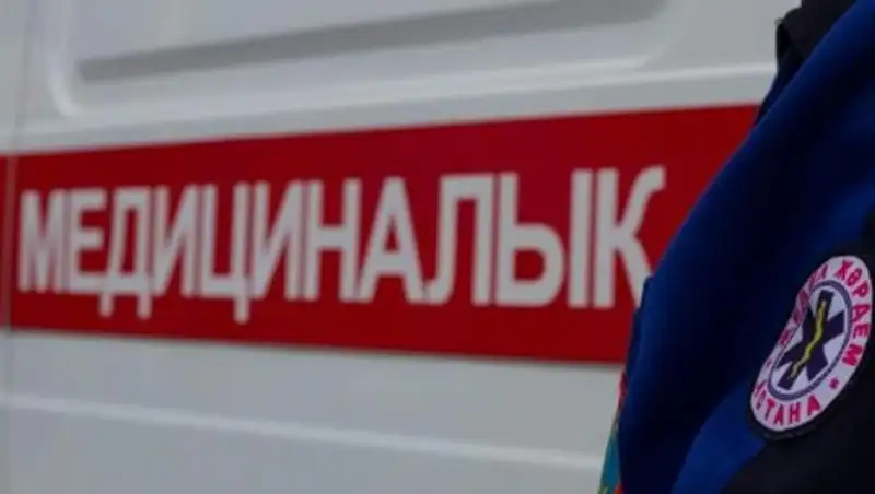 Пассажиры автомобиля чудом выжили в жутком ДТП в Алматы