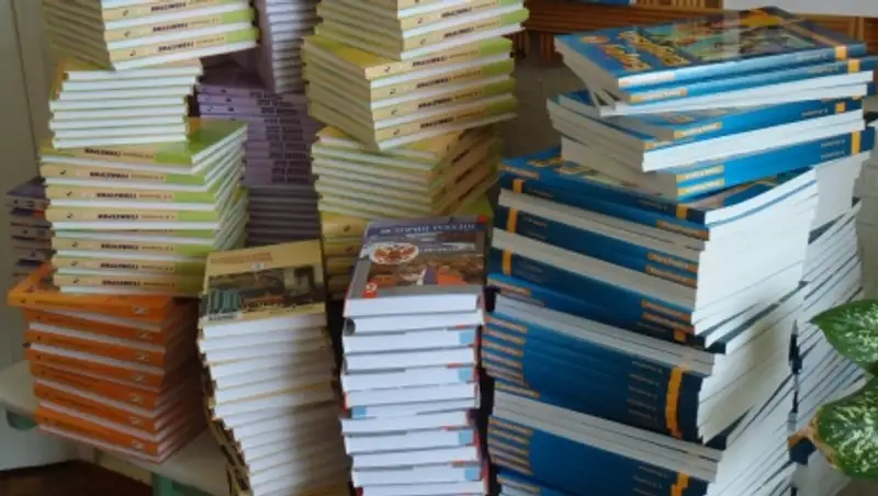 МОН РК изучает обращение Украины по поводу казахстанских учебников