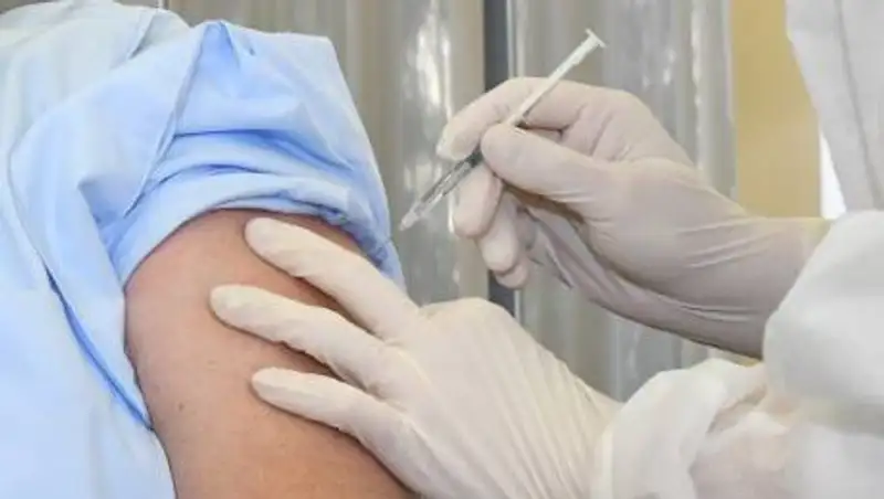 Более 7 млн казахстанцев получили две дозы вакцины от COVID-19