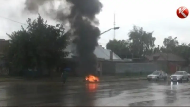 В Павлодаре из-за удара молнии сгорел светофор