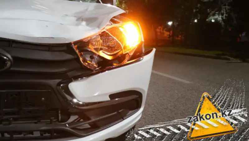 Пешехода сбили в нескольких метрах от "зебры" в Алматы